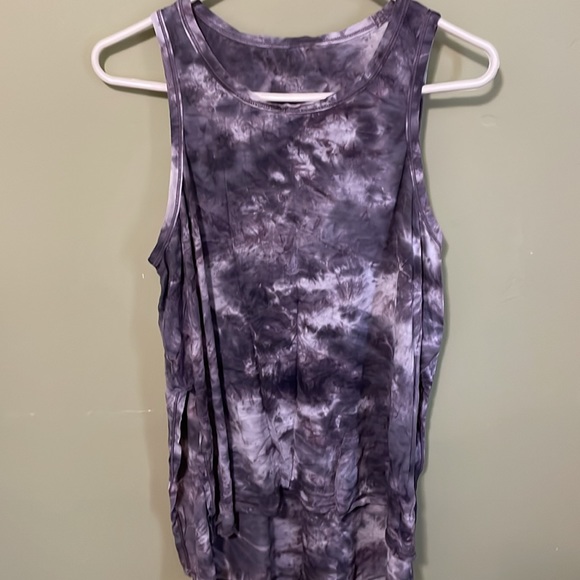 Lulu lemon tank, drop tail hem, purple tie die style - Picture 2 of 3
